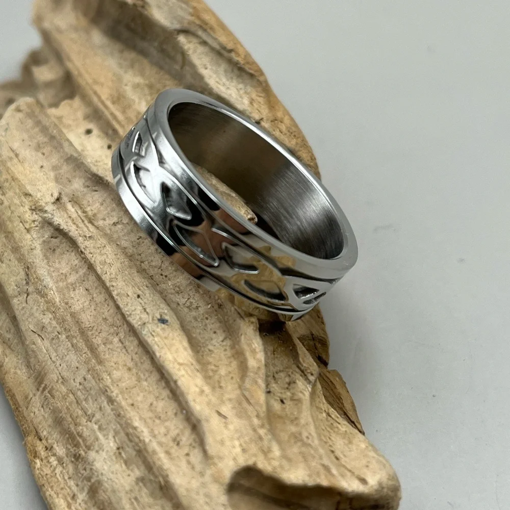 Men’s Stainless Steel Patterned Band Ring